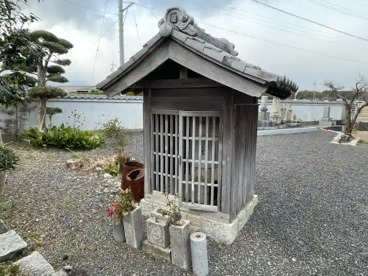 常念寺の{uncategorized: "未分類", other: "その他", undefined: "問題あり", building: "その他建物", grave: "お墓", sacred_gate: "鳥居", guardian: "狛犬", statue: "像", buddha: "仏像", history: "歴史", nature: "自然", garden: "庭園", animal: "動物", pagoda: "塔", temizu: "手水舎", mountain_gate: "山門・神門", sanctuary: "本殿・本堂", subordinate: "末社・摂社", art: "芸術", scenery: "景色", jizo: "地蔵", ema: "絵馬", goshuin: "御朱印", omikuji: "おみくじ", items: "授与品その他", amulet: "お守り", goshuincho: "御朱印帳", eats: "食事", festival: "お祭り", votive_dance: "神楽", shichigosan: "七五三参", wedding: "結婚式", experience: "体験その他", initially: "初詣", around: "周辺", anti_infection: "感染症対策"}
