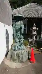 歓成院の像