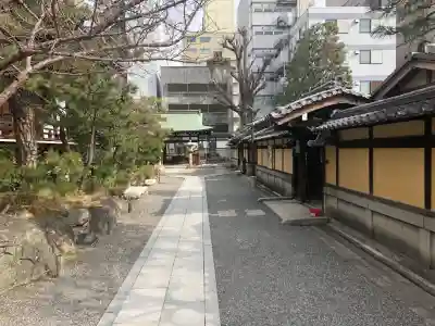 本能寺の{uncategorized: "未分類", other: "その他", undefined: "問題あり", building: "その他建物", grave: "お墓", sacred_gate: "鳥居", guardian: "狛犬", statue: "像", buddha: "仏像", history: "歴史", nature: "自然", garden: "庭園", animal: "動物", pagoda: "塔", temizu: "手水舎", mountain_gate: "山門・神門", sanctuary: "本殿・本堂", subordinate: "末社・摂社", art: "芸術", scenery: "景色", jizo: "地蔵", ema: "絵馬", goshuin: "御朱印", omikuji: "おみくじ", items: "授与品その他", amulet: "お守り", goshuincho: "御朱印帳", eats: "食事", festival: "お祭り", votive_dance: "神楽", shichigosan: "七五三参", wedding: "結婚式", experience: "体験その他", initially: "初詣", around: "周辺", anti_infection: "感染症対策"}