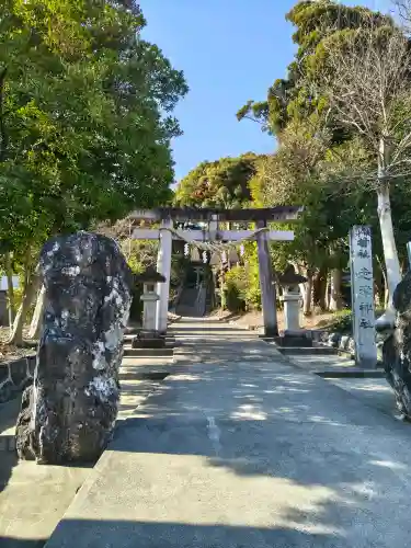 老津神社の{uncategorized: "未分類", other: "その他", undefined: "問題あり", building: "その他建物", grave: "お墓", sacred_gate: "鳥居", guardian: "狛犬", statue: "像", buddha: "仏像", history: "歴史", nature: "自然", garden: "庭園", animal: "動物", pagoda: "塔", temizu: "手水舎", mountain_gate: "山門・神門", sanctuary: "本殿・本堂", subordinate: "末社・摂社", art: "芸術", scenery: "景色", jizo: "地蔵", ema: "絵馬", goshuin: "御朱印", omikuji: "おみくじ", items: "授与品その他", amulet: "お守り", goshuincho: "御朱印帳", eats: "食事", festival: "お祭り", votive_dance: "神楽", shichigosan: "七五三参", wedding: "結婚式", experience: "体験その他", initially: "初詣", around: "周辺", anti_infection: "感染症対策"}