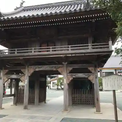 豊川閣　妙厳寺の山門・神門