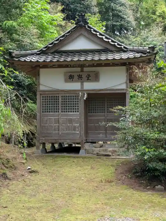 気多神社の{uncategorized: "未分類", other: "その他", undefined: "問題あり", building: "その他建物", grave: "お墓", sacred_gate: "鳥居", guardian: "狛犬", statue: "像", buddha: "仏像", history: "歴史", nature: "自然", garden: "庭園", animal: "動物", pagoda: "塔", temizu: "手水舎", mountain_gate: "山門・神門", sanctuary: "本殿・本堂", subordinate: "末社・摂社", art: "芸術", scenery: "景色", jizo: "地蔵", ema: "絵馬", goshuin: "御朱印", omikuji: "おみくじ", items: "授与品その他", amulet: "お守り", goshuincho: "御朱印帳", eats: "食事", festival: "お祭り", votive_dance: "神楽", shichigosan: "七五三参", wedding: "結婚式", experience: "体験その他", initially: "初詣", around: "周辺", anti_infection: "感染症対策"}