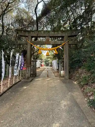 久麻久神社の{uncategorized: "未分類", other: "その他", undefined: "問題あり", building: "その他建物", grave: "お墓", sacred_gate: "鳥居", guardian: "狛犬", statue: "像", buddha: "仏像", history: "歴史", nature: "自然", garden: "庭園", animal: "動物", pagoda: "塔", temizu: "手水舎", mountain_gate: "山門・神門", sanctuary: "本殿・本堂", subordinate: "末社・摂社", art: "芸術", scenery: "景色", jizo: "地蔵", ema: "絵馬", goshuin: "御朱印", omikuji: "おみくじ", items: "授与品その他", amulet: "お守り", goshuincho: "御朱印帳", eats: "食事", festival: "お祭り", votive_dance: "神楽", shichigosan: "七五三参", wedding: "結婚式", experience: "体験その他", initially: "初詣", around: "周辺", anti_infection: "感染症対策"}