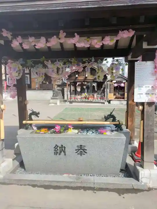 成田山札幌別院新栄寺の手水舎