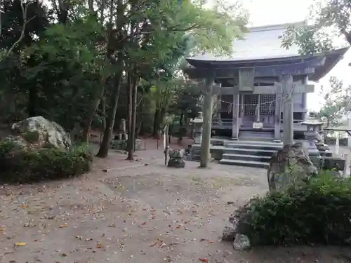 三社神社の鳥居