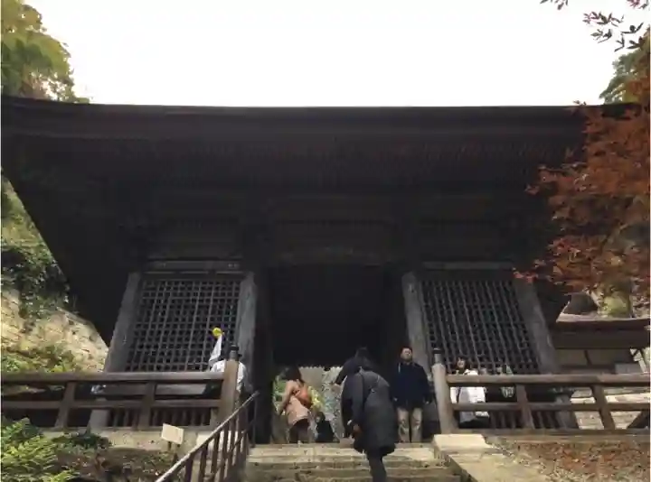 立石寺奥之院の山門・神門