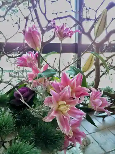 座間神社の{uncategorized: "未分類", other: "その他", undefined: "問題あり", building: "その他建物", grave: "お墓", sacred_gate: "鳥居", guardian: "狛犬", statue: "像", buddha: "仏像", history: "歴史", nature: "自然", garden: "庭園", animal: "動物", pagoda: "塔", temizu: "手水舎", mountain_gate: "山門・神門", sanctuary: "本殿・本堂", subordinate: "末社・摂社", art: "芸術", scenery: "景色", jizo: "地蔵", ema: "絵馬", goshuin: "御朱印", omikuji: "おみくじ", items: "授与品その他", amulet: "お守り", goshuincho: "御朱印帳", eats: "食事", festival: "お祭り", votive_dance: "神楽", shichigosan: "七五三参", wedding: "結婚式", experience: "体験その他", initially: "初詣", around: "周辺", anti_infection: "感染症対策"}