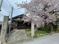 教道寺の{uncategorized: "未分類", other: "その他", undefined: "問題あり", building: "その他建物", grave: "お墓", sacred_gate: "鳥居", guardian: "狛犬", statue: "像", buddha: "仏像", history: "歴史", nature: "自然", garden: "庭園", animal: "動物", pagoda: "塔", temizu: "手水舎", mountain_gate: "山門・神門", sanctuary: "本殿・本堂", subordinate: "末社・摂社", art: "芸術", scenery: "景色", jizo: "地蔵", ema: "絵馬", goshuin: "御朱印", omikuji: "おみくじ", items: "授与品その他", amulet: "お守り", goshuincho: "御朱印帳", eats: "食事", festival: "お祭り", votive_dance: "神楽", shichigosan: "七五三参", wedding: "結婚式", experience: "体験その他", initially: "初詣", around: "周辺", anti_infection: "感染症対策"}