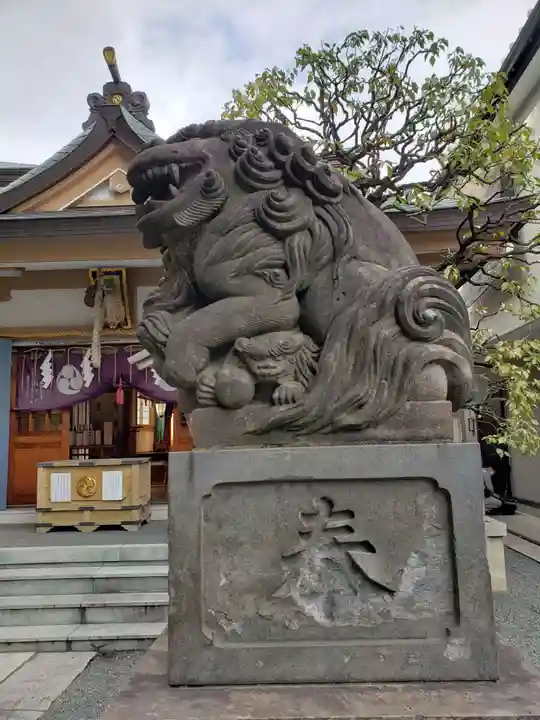穏田神社の狛犬