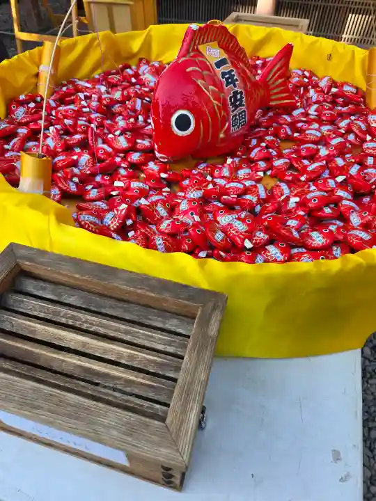 川越氷川神社の{uncategorized: "未分類", other: "その他", undefined: "問題あり", building: "その他建物", grave: "お墓", sacred_gate: "鳥居", guardian: "狛犬", statue: "像", buddha: "仏像", history: "歴史", nature: "自然", garden: "庭園", animal: "動物", pagoda: "塔", temizu: "手水舎", mountain_gate: "山門・神門", sanctuary: "本殿・本堂", subordinate: "末社・摂社", art: "芸術", scenery: "景色", jizo: "地蔵", ema: "絵馬", goshuin: "御朱印", omikuji: "おみくじ", items: "授与品その他", amulet: "お守り", goshuincho: "御朱印帳", eats: "食事", festival: "お祭り", votive_dance: "神楽", shichigosan: "七五三参", wedding: "結婚式", experience: "体験その他", initially: "初詣", around: "周辺", anti_infection: "感染症対策"}
