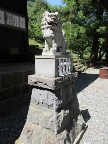 物部神社（石和町松本）の狛犬