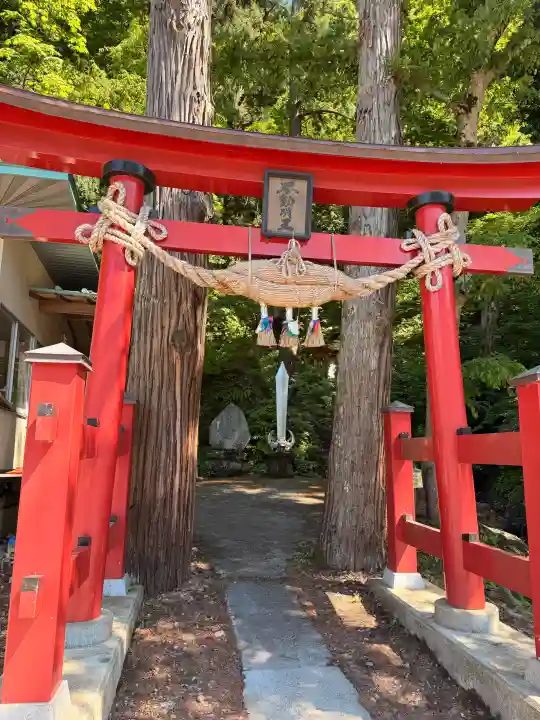 乳穂ヶ滝不動尊の{uncategorized: "未分類", other: "その他", undefined: "問題あり", building: "その他建物", grave: "お墓", sacred_gate: "鳥居", guardian: "狛犬", statue: "像", buddha: "仏像", history: "歴史", nature: "自然", garden: "庭園", animal: "動物", pagoda: "塔", temizu: "手水舎", mountain_gate: "山門・神門", sanctuary: "本殿・本堂", subordinate: "末社・摂社", art: "芸術", scenery: "景色", jizo: "地蔵", ema: "絵馬", goshuin: "御朱印", omikuji: "おみくじ", items: "授与品その他", amulet: "お守り", goshuincho: "御朱印帳", eats: "食事", festival: "お祭り", votive_dance: "神楽", shichigosan: "七五三参", wedding: "結婚式", experience: "体験その他", initially: "初詣", around: "周辺", anti_infection: "感染症対策"}