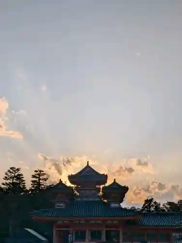 平安神宮の{uncategorized: "未分類", other: "その他", undefined: "問題あり", building: "その他建物", grave: "お墓", sacred_gate: "鳥居", guardian: "狛犬", statue: "像", buddha: "仏像", history: "歴史", nature: "自然", garden: "庭園", animal: "動物", pagoda: "塔", temizu: "手水舎", mountain_gate: "山門・神門", sanctuary: "本殿・本堂", subordinate: "末社・摂社", art: "芸術", scenery: "景色", jizo: "地蔵", ema: "絵馬", goshuin: "御朱印", omikuji: "おみくじ", items: "授与品その他", amulet: "お守り", goshuincho: "御朱印帳", eats: "食事", festival: "お祭り", votive_dance: "神楽", shichigosan: "七五三参", wedding: "結婚式", experience: "体験その他", initially: "初詣", around: "周辺", anti_infection: "感染症対策"}