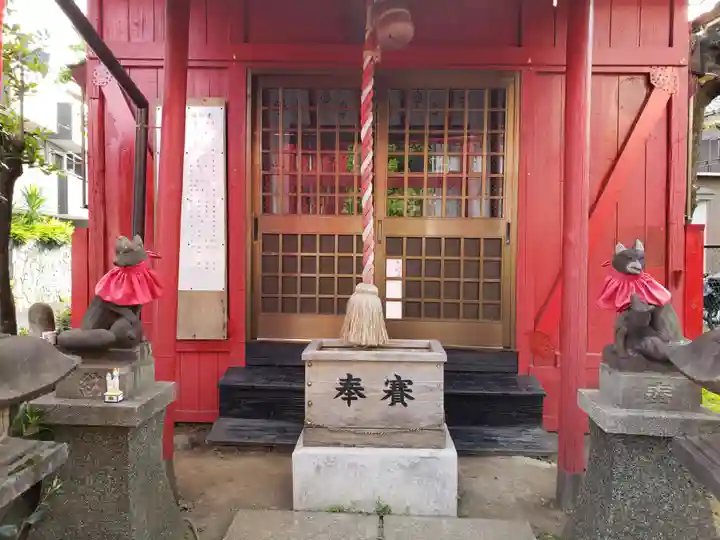 初台出世稲荷大明神の本殿・本堂