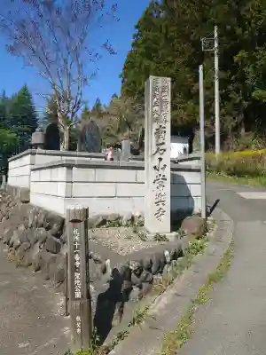 【公式】龍門院常楽寺（秩父札所十一番）の{uncategorized: "未分類", other: "その他", undefined: "問題あり", building: "その他建物", grave: "お墓", sacred_gate: "鳥居", guardian: "狛犬", statue: "像", buddha: "仏像", history: "歴史", nature: "自然", garden: "庭園", animal: "動物", pagoda: "塔", temizu: "手水舎", mountain_gate: "山門・神門", sanctuary: "本殿・本堂", subordinate: "末社・摂社", art: "芸術", scenery: "景色", jizo: "地蔵", ema: "絵馬", goshuin: "御朱印", omikuji: "おみくじ", items: "授与品その他", amulet: "お守り", goshuincho: "御朱印帳", eats: "食事", festival: "お祭り", votive_dance: "神楽", shichigosan: "七五三参", wedding: "結婚式", experience: "体験その他", initially: "初詣", around: "周辺", anti_infection: "感染症対策"}