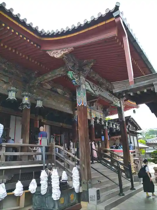 中山寺の本殿・本堂