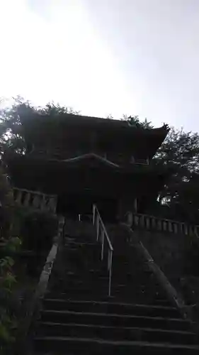 願成就寺の山門