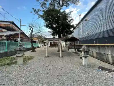 天王神社の{uncategorized: "未分類", other: "その他", undefined: "問題あり", building: "その他建物", grave: "お墓", sacred_gate: "鳥居", guardian: "狛犬", statue: "像", buddha: "仏像", history: "歴史", nature: "自然", garden: "庭園", animal: "動物", pagoda: "塔", temizu: "手水舎", mountain_gate: "山門・神門", sanctuary: "本殿・本堂", subordinate: "末社・摂社", art: "芸術", scenery: "景色", jizo: "地蔵", ema: "絵馬", goshuin: "御朱印", omikuji: "おみくじ", items: "授与品その他", amulet: "お守り", goshuincho: "御朱印帳", eats: "食事", festival: "お祭り", votive_dance: "神楽", shichigosan: "七五三参", wedding: "結婚式", experience: "体験その他", initially: "初詣", around: "周辺", anti_infection: "感染症対策"}