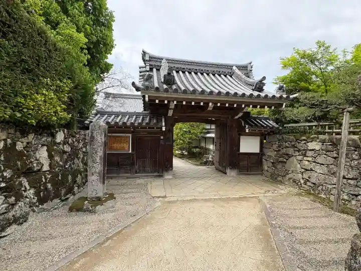 律院の{uncategorized: "未分類", other: "その他", undefined: "問題あり", building: "その他建物", grave: "お墓", sacred_gate: "鳥居", guardian: "狛犬", statue: "像", buddha: "仏像", history: "歴史", nature: "自然", garden: "庭園", animal: "動物", pagoda: "塔", temizu: "手水舎", mountain_gate: "山門・神門", sanctuary: "本殿・本堂", subordinate: "末社・摂社", art: "芸術", scenery: "景色", jizo: "地蔵", ema: "絵馬", goshuin: "御朱印", omikuji: "おみくじ", items: "授与品その他", amulet: "お守り", goshuincho: "御朱印帳", eats: "食事", festival: "お祭り", votive_dance: "神楽", shichigosan: "七五三参", wedding: "結婚式", experience: "体験その他", initially: "初詣", around: "周辺", anti_infection: "感染症対策"}