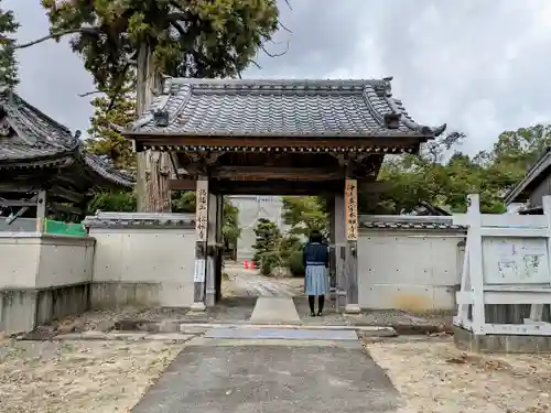 松林寺の山門