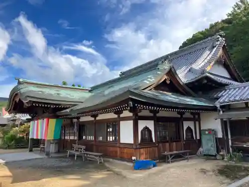 明王寺の本殿