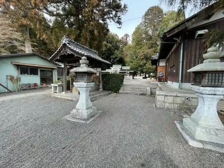 八幡神社(水口町新城)の{uncategorized: "未分類", other: "その他", undefined: "問題あり", building: "その他建物", grave: "お墓", sacred_gate: "鳥居", guardian: "狛犬", statue: "像", buddha: "仏像", history: "歴史", nature: "自然", garden: "庭園", animal: "動物", pagoda: "塔", temizu: "手水舎", mountain_gate: "山門・神門", sanctuary: "本殿・本堂", subordinate: "末社・摂社", art: "芸術", scenery: "景色", jizo: "地蔵", ema: "絵馬", goshuin: "御朱印", omikuji: "おみくじ", items: "授与品その他", amulet: "お守り", goshuincho: "御朱印帳", eats: "食事", festival: "お祭り", votive_dance: "神楽", shichigosan: "七五三参", wedding: "結婚式", experience: "体験その他", initially: "初詣", around: "周辺", anti_infection: "感染症対策"}