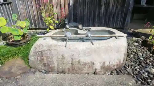 瀧泉寺の手水舎