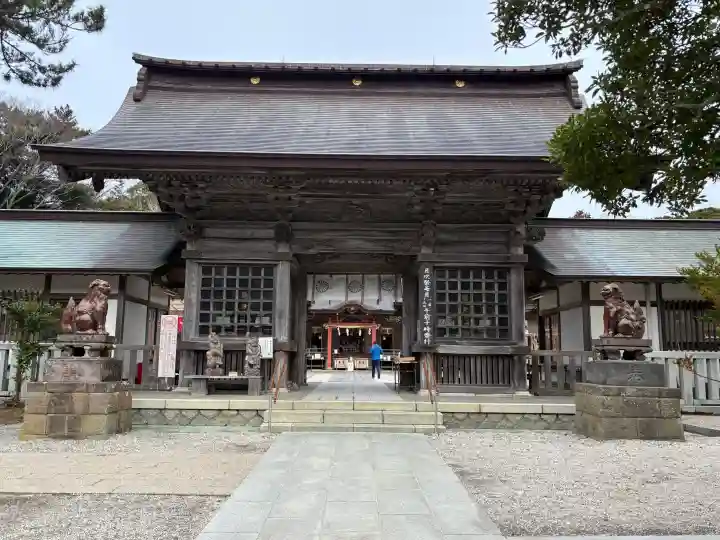 大洗磯前神社の{uncategorized: "未分類", other: "その他", undefined: "問題あり", building: "その他建物", grave: "お墓", sacred_gate: "鳥居", guardian: "狛犬", statue: "像", buddha: "仏像", history: "歴史", nature: "自然", garden: "庭園", animal: "動物", pagoda: "塔", temizu: "手水舎", mountain_gate: "山門・神門", sanctuary: "本殿・本堂", subordinate: "末社・摂社", art: "芸術", scenery: "景色", jizo: "地蔵", ema: "絵馬", goshuin: "御朱印", omikuji: "おみくじ", items: "授与品その他", amulet: "お守り", goshuincho: "御朱印帳", eats: "食事", festival: "お祭り", votive_dance: "神楽", shichigosan: "七五三参", wedding: "結婚式", experience: "体験その他", initially: "初詣", around: "周辺", anti_infection: "感染症対策"}