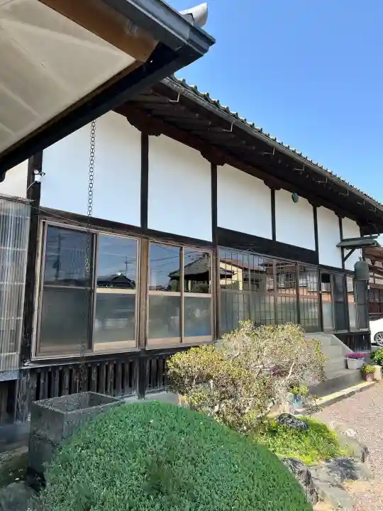 千蔵院(蓮華寺)の{uncategorized: "未分類", other: "その他", undefined: "問題あり", building: "その他建物", grave: "お墓", sacred_gate: "鳥居", guardian: "狛犬", statue: "像", buddha: "仏像", history: "歴史", nature: "自然", garden: "庭園", animal: "動物", pagoda: "塔", temizu: "手水舎", mountain_gate: "山門・神門", sanctuary: "本殿・本堂", subordinate: "末社・摂社", art: "芸術", scenery: "景色", jizo: "地蔵", ema: "絵馬", goshuin: "御朱印", omikuji: "おみくじ", items: "授与品その他", amulet: "お守り", goshuincho: "御朱印帳", eats: "食事", festival: "お祭り", votive_dance: "神楽", shichigosan: "七五三参", wedding: "結婚式", experience: "体験その他", initially: "初詣", around: "周辺", anti_infection: "感染症対策"}