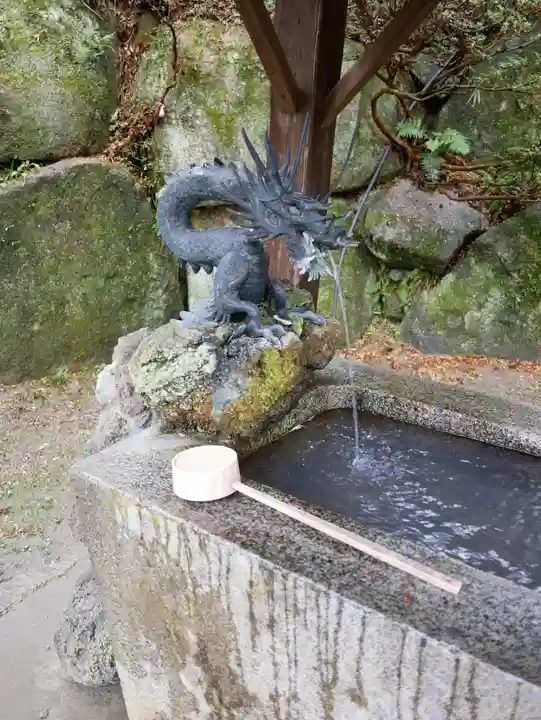 岩角山 岩角寺の手水舎
