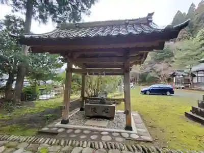 美麻奈比古神社の手水舎