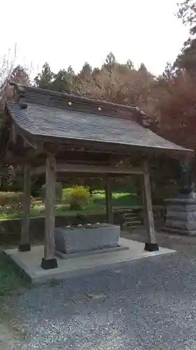 華藏寺(梅澤不動尊) の手水舎