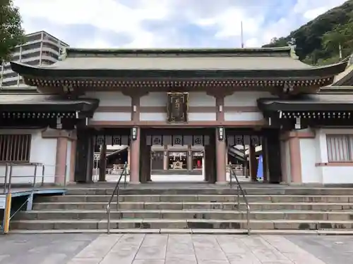 照國神社の山門・神門