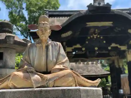 豊国神社の像