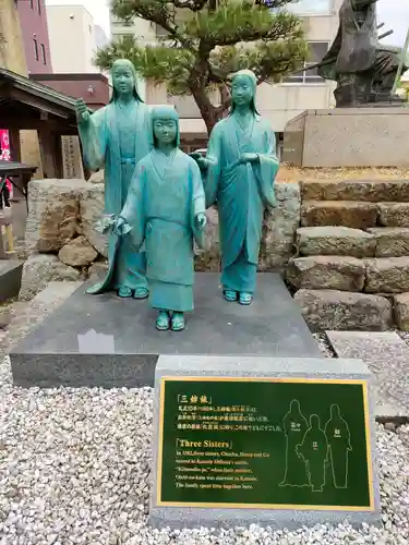 三姉妹神社の像