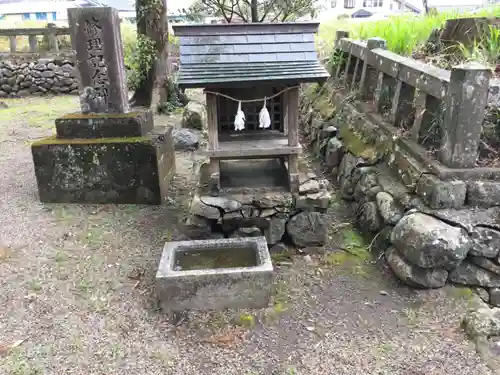 三宅神社の末社