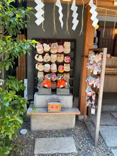 五十稲荷神社(栄寿稲荷神社)の{uncategorized: "未分類", other: "その他", undefined: "問題あり", building: "その他建物", grave: "お墓", sacred_gate: "鳥居", guardian: "狛犬", statue: "像", buddha: "仏像", history: "歴史", nature: "自然", garden: "庭園", animal: "動物", pagoda: "塔", temizu: "手水舎", mountain_gate: "山門・神門", sanctuary: "本殿・本堂", subordinate: "末社・摂社", art: "芸術", scenery: "景色", jizo: "地蔵", ema: "絵馬", goshuin: "御朱印", omikuji: "おみくじ", items: "授与品その他", amulet: "お守り", goshuincho: "御朱印帳", eats: "食事", festival: "お祭り", votive_dance: "神楽", shichigosan: "七五三参", wedding: "結婚式", experience: "体験その他", initially: "初詣", around: "周辺", anti_infection: "感染症対策"}