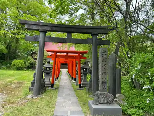 与次郎稲荷神社の鳥居