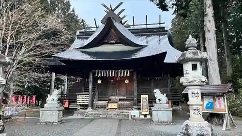 冨士御室浅間神社の本殿・本堂