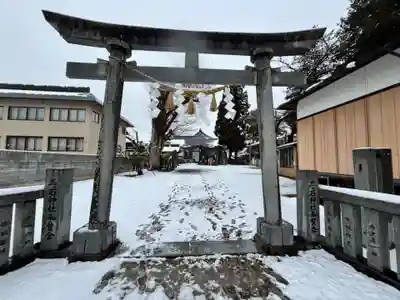 三ツ石神社(岩手県)