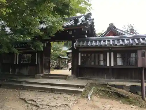 手向山八幡宮の山門・神門