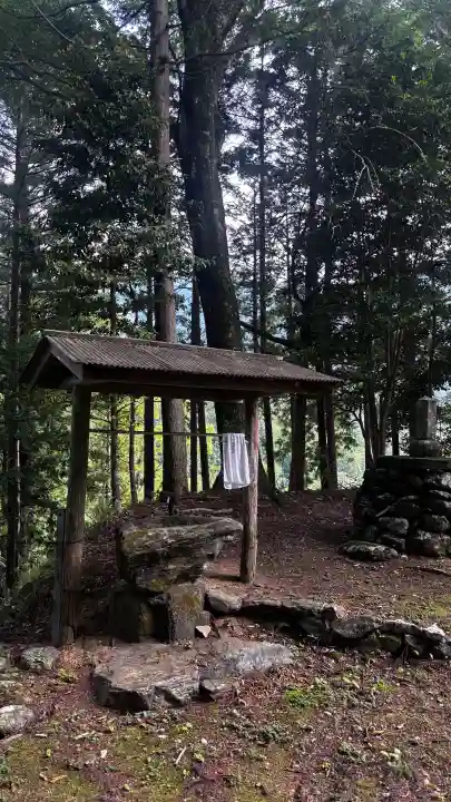 出雲神社の{uncategorized: "未分類", other: "その他", undefined: "問題あり", building: "その他建物", grave: "お墓", sacred_gate: "鳥居", guardian: "狛犬", statue: "像", buddha: "仏像", history: "歴史", nature: "自然", garden: "庭園", animal: "動物", pagoda: "塔", temizu: "手水舎", mountain_gate: "山門・神門", sanctuary: "本殿・本堂", subordinate: "末社・摂社", art: "芸術", scenery: "景色", jizo: "地蔵", ema: "絵馬", goshuin: "御朱印", omikuji: "おみくじ", items: "授与品その他", amulet: "お守り", goshuincho: "御朱印帳", eats: "食事", festival: "お祭り", votive_dance: "神楽", shichigosan: "七五三参", wedding: "結婚式", experience: "体験その他", initially: "初詣", around: "周辺", anti_infection: "感染症対策"}
