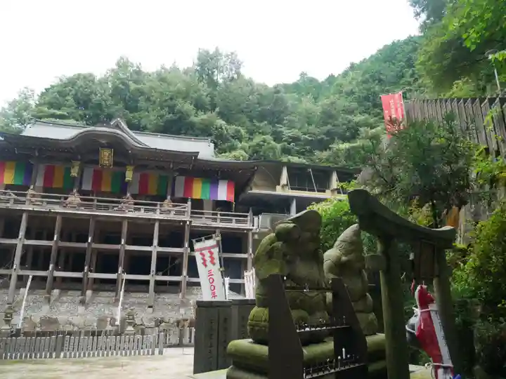 狸谷山不動院の本殿・本堂