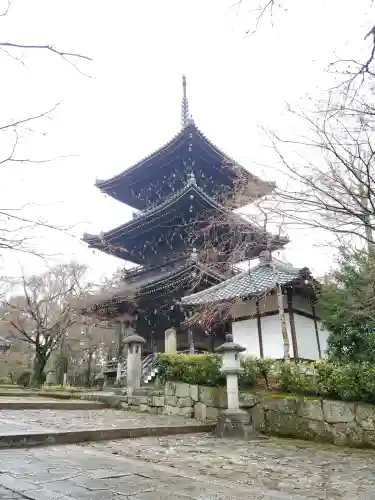 真正極楽寺（真如堂）の{uncategorized: "未分類", other: "その他", undefined: "問題あり", building: "その他建物", grave: "お墓", sacred_gate: "鳥居", guardian: "狛犬", statue: "像", buddha: "仏像", history: "歴史", nature: "自然", garden: "庭園", animal: "動物", pagoda: "塔", temizu: "手水舎", mountain_gate: "山門・神門", sanctuary: "本殿・本堂", subordinate: "末社・摂社", art: "芸術", scenery: "景色", jizo: "地蔵", ema: "絵馬", goshuin: "御朱印", omikuji: "おみくじ", items: "授与品その他", amulet: "お守り", goshuincho: "御朱印帳", eats: "食事", festival: "お祭り", votive_dance: "神楽", shichigosan: "七五三参", wedding: "結婚式", experience: "体験その他", initially: "初詣", around: "周辺", anti_infection: "感染症対策"}