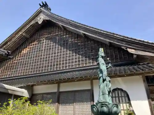 正覚院の{uncategorized: "未分類", other: "その他", undefined: "問題あり", building: "その他建物", grave: "お墓", sacred_gate: "鳥居", guardian: "狛犬", statue: "像", buddha: "仏像", history: "歴史", nature: "自然", garden: "庭園", animal: "動物", pagoda: "塔", temizu: "手水舎", mountain_gate: "山門・神門", sanctuary: "本殿・本堂", subordinate: "末社・摂社", art: "芸術", scenery: "景色", jizo: "地蔵", ema: "絵馬", goshuin: "御朱印", omikuji: "おみくじ", items: "授与品その他", amulet: "お守り", goshuincho: "御朱印帳", eats: "食事", festival: "お祭り", votive_dance: "神楽", shichigosan: "七五三参", wedding: "結婚式", experience: "体験その他", initially: "初詣", around: "周辺", anti_infection: "感染症対策"}
