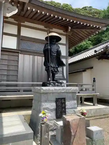 観音寺の像