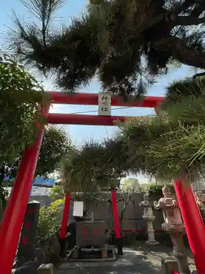 神明社の{uncategorized: "未分類", other: "その他", undefined: "問題あり", building: "その他建物", grave: "お墓", sacred_gate: "鳥居", guardian: "狛犬", statue: "像", buddha: "仏像", history: "歴史", nature: "自然", garden: "庭園", animal: "動物", pagoda: "塔", temizu: "手水舎", mountain_gate: "山門・神門", sanctuary: "本殿・本堂", subordinate: "末社・摂社", art: "芸術", scenery: "景色", jizo: "地蔵", ema: "絵馬", goshuin: "御朱印", omikuji: "おみくじ", items: "授与品その他", amulet: "お守り", goshuincho: "御朱印帳", eats: "食事", festival: "お祭り", votive_dance: "神楽", shichigosan: "七五三参", wedding: "結婚式", experience: "体験その他", initially: "初詣", around: "周辺", anti_infection: "感染症対策"}