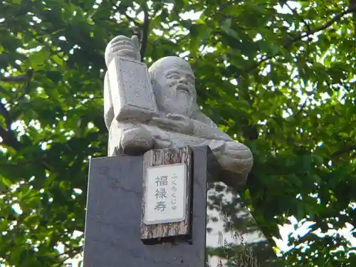 鎮守氷川神社の像