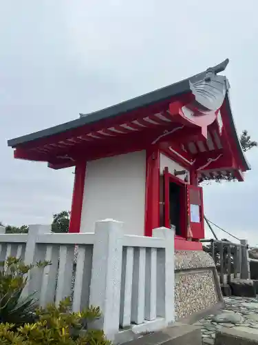 海津見神社（桂浜龍王宮）の{uncategorized: "未分類", other: "その他", undefined: "問題あり", building: "その他建物", grave: "お墓", sacred_gate: "鳥居", guardian: "狛犬", statue: "像", buddha: "仏像", history: "歴史", nature: "自然", garden: "庭園", animal: "動物", pagoda: "塔", temizu: "手水舎", mountain_gate: "山門・神門", sanctuary: "本殿・本堂", subordinate: "末社・摂社", art: "芸術", scenery: "景色", jizo: "地蔵", ema: "絵馬", goshuin: "御朱印", omikuji: "おみくじ", items: "授与品その他", amulet: "お守り", goshuincho: "御朱印帳", eats: "食事", festival: "お祭り", votive_dance: "神楽", shichigosan: "七五三参", wedding: "結婚式", experience: "体験その他", initially: "初詣", around: "周辺", anti_infection: "感染症対策"}