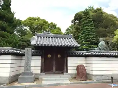 国土安穏寺の山門・神門